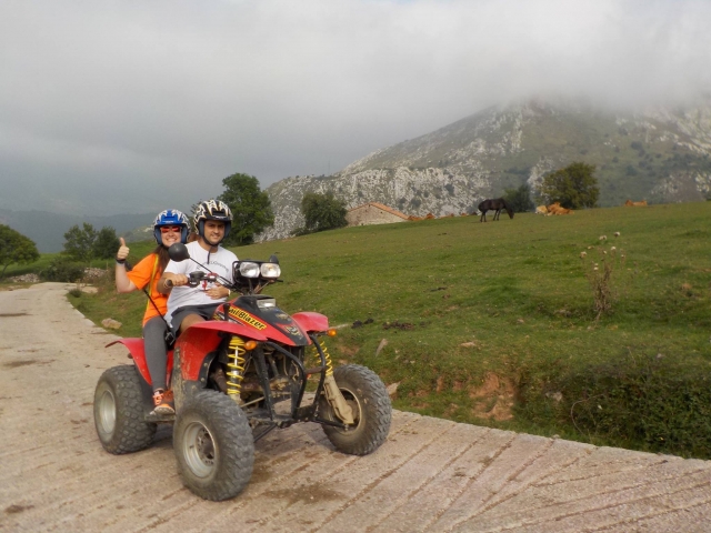 Pilote um quadriciclo de dois lugares por Panes 