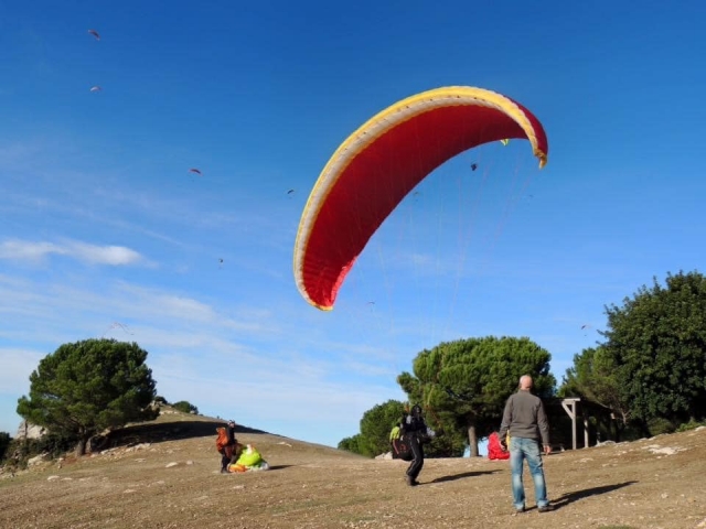 Preparado para el despegue con el parapente