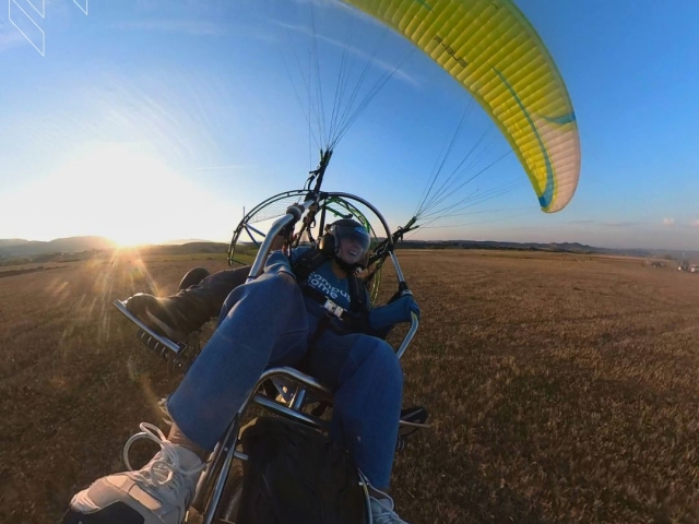 Flying over the Ebro basin in a paramotor 