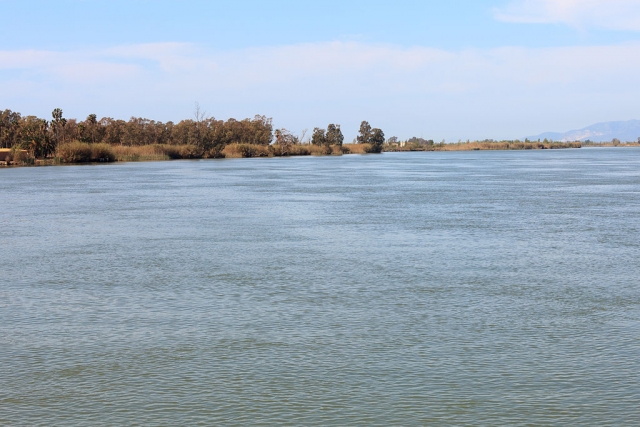  Eaux calmes du fleuve