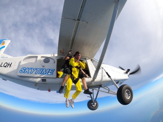 Parachute jump 