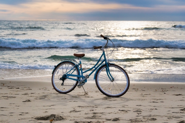 Bici en al playa de Denia