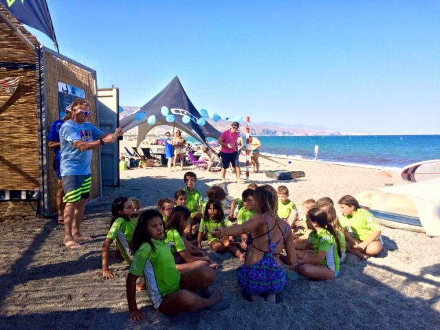 Jóvenes durante la mañana en el campamento