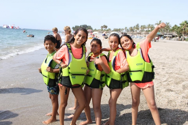 Amigas en el campamento náutico