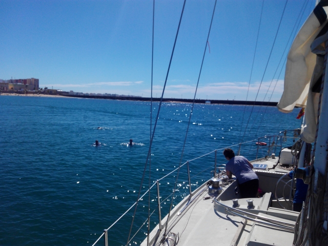 Baño en la caleta 