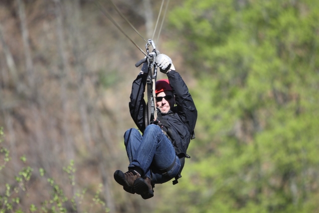  Zip line