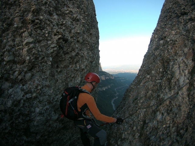  Sur la ferrata avec équipement de sécurité 