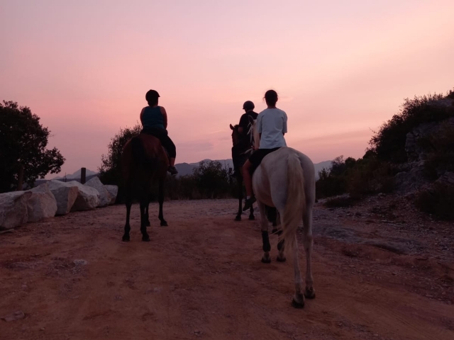 Excursión a caballo a Fuente del Manantial 2h