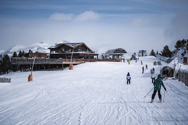  在 Vallnord 滑雪 