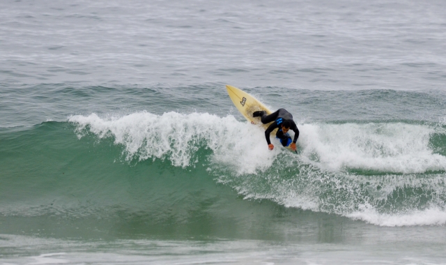 Cogiendo olas con la tabla
