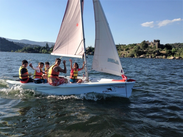 Segeln lernen auf dem See 