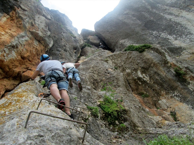  Climbing the Fuente Gorda staples 