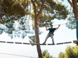 Circuito de tirolesa em Salou azul e vermelho