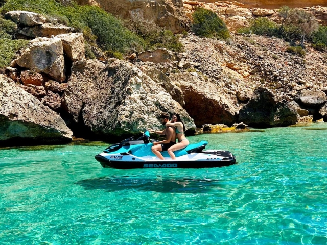 Ruta en moto de agua biplaza hasta Cala Llonga, 1h