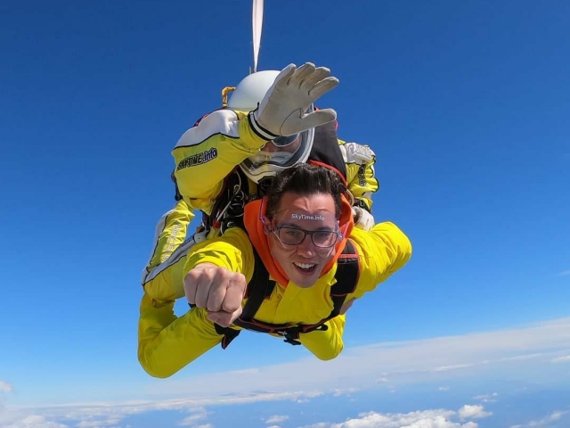  Dare to skydive 