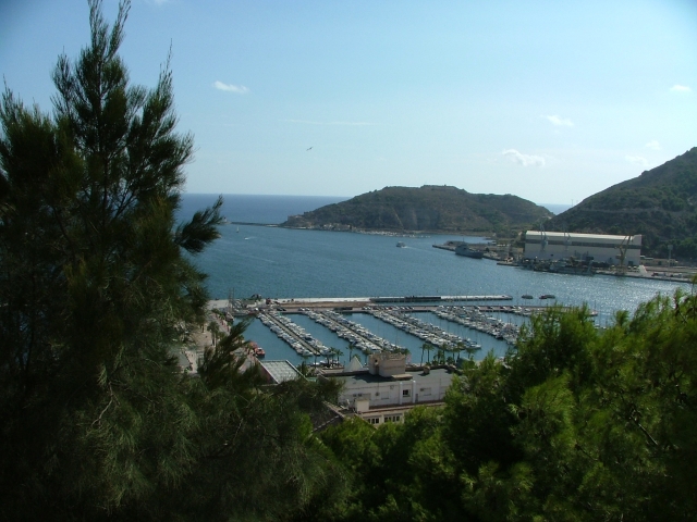 Vistas del puerto en el Mediterraneo