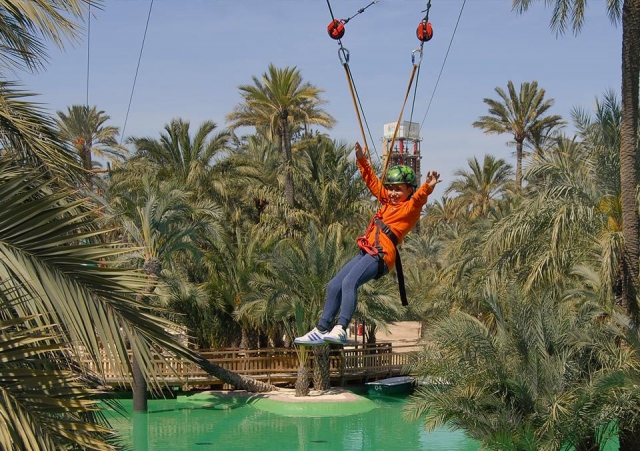 Fare la zip line nel parco di Alicante 