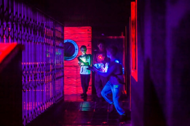  Jouer au laser game en équipe 