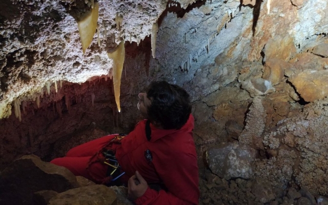 Promenade dans la grotte souterraine 
