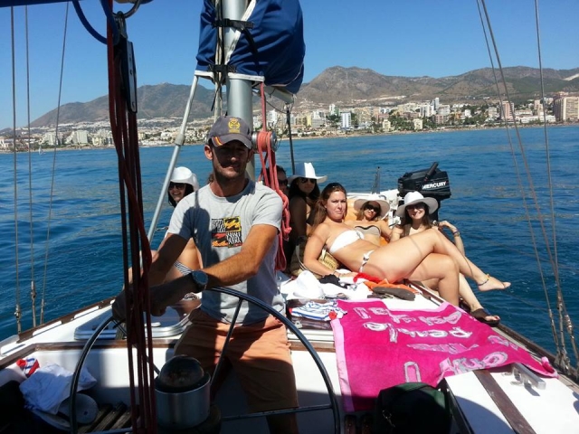 Navigate the Mediterranean sailboat 