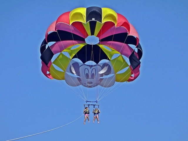  Mickey's Parasailing 