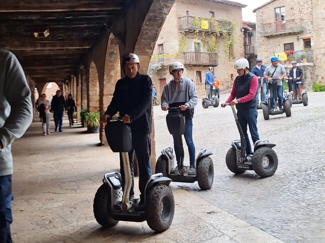 Pilota un segway en la zona volcánica de la Garrotxa