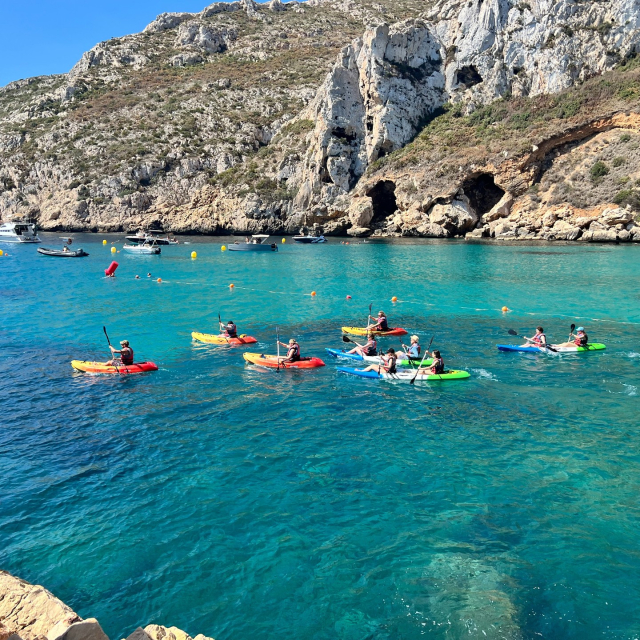Parcours de kayak et tuba jusqu'à Cova del Llop Marí, 3h