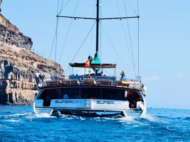  Sailing on a boat in Gran Canaria