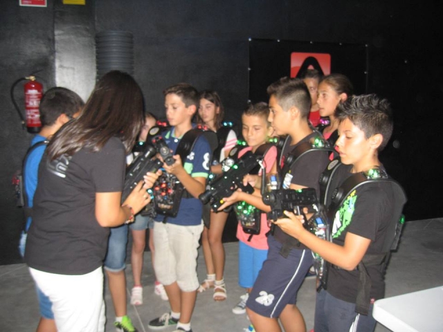  Gruppo di bambini pronti a giocare 