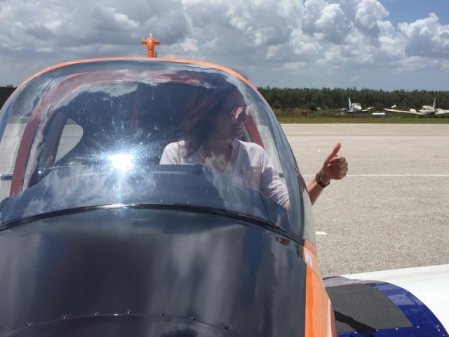 Dentro de la cabina del avion