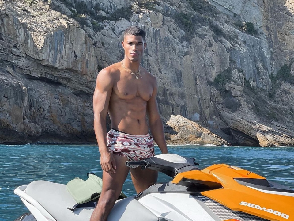 Descubre Benidorm subido a una jetski Descubre Benidorm subido a una jetski