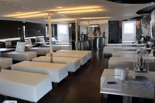 Comedor del catamarán
