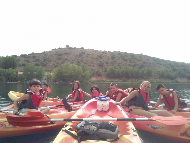  Schoolchildren on an excursion 