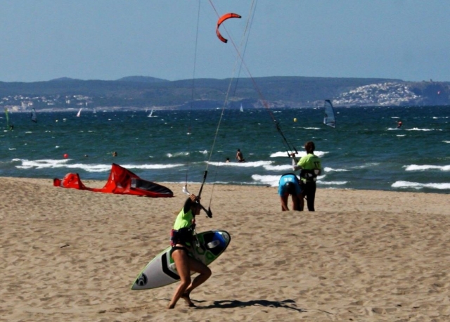  Practicing in the sand with the kite 