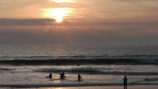  Surfing in the afternoon 