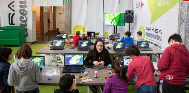  Im Verlauf des Workshops werden wir uns durch verschiedene Bereiche bewegen Minecraft, nicht nur das Gameplay 