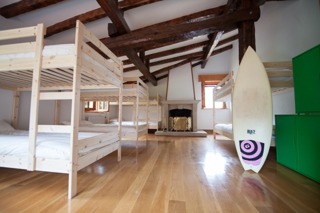  Bright rooms with bunk beds 