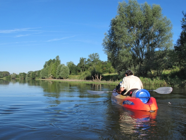 Una hora en canoa por el rio
