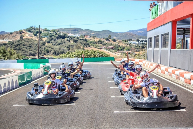 Grupo de amigos dispuestos a ganar