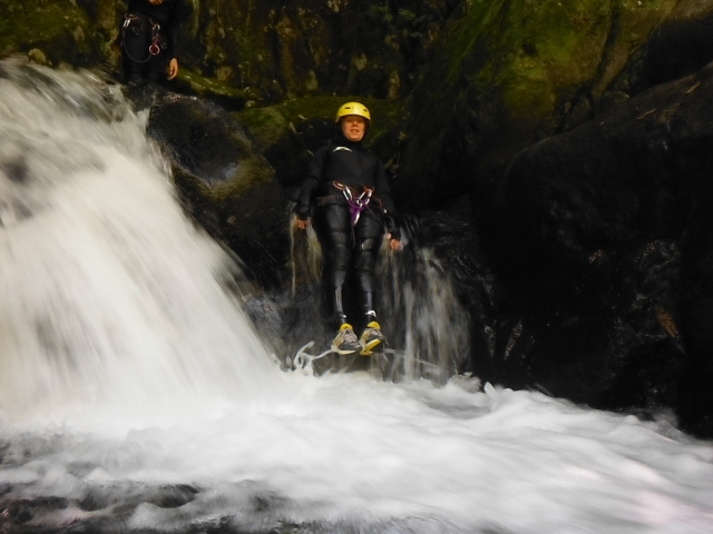  Descente de la piscine par le toboggan 