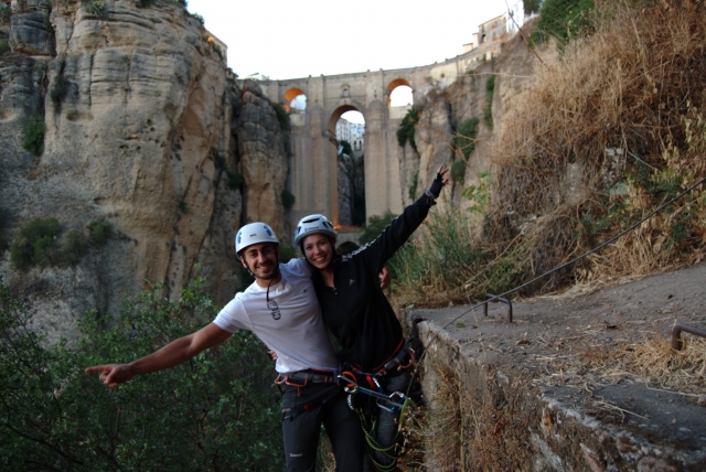  Friends con il ponte sullo sfondo 