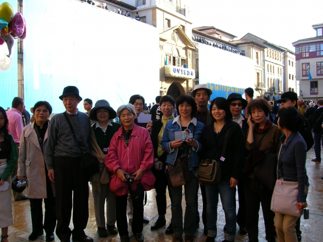 Grupo de turistas por la ciudad