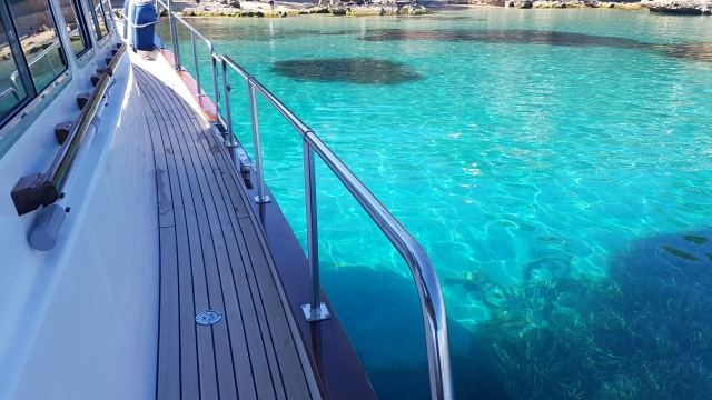  马略卡岛海岸碧绿的海水 