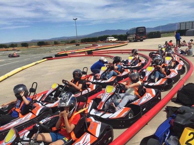 Carrera de 10 minutos con karts infantiles