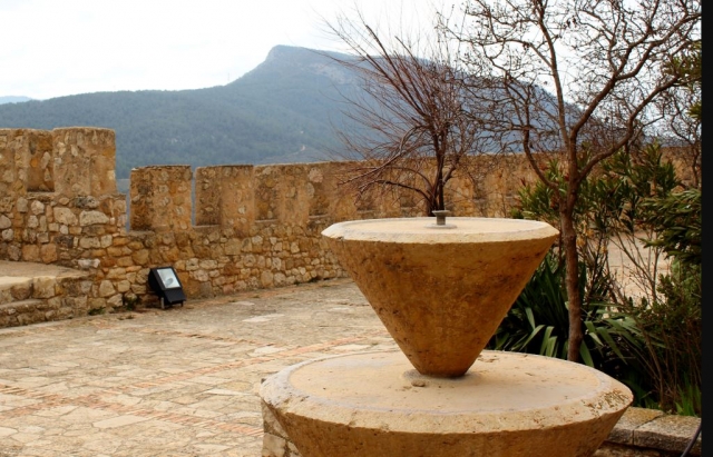  Spianata esterna del castello 