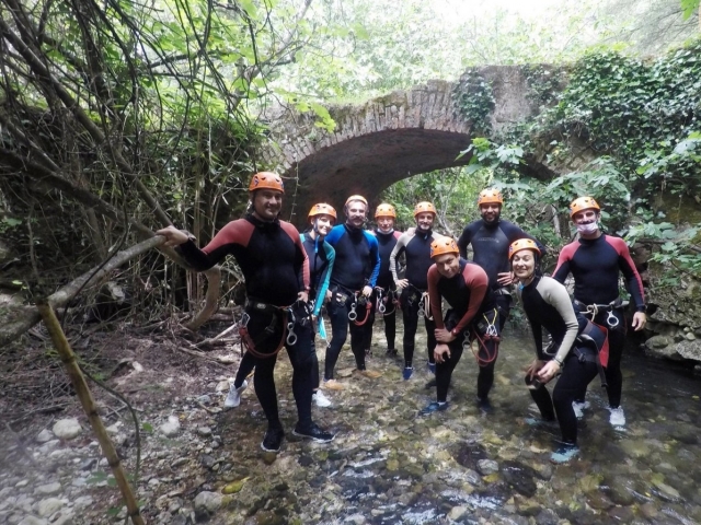  Experiência de canyoning com amigos 