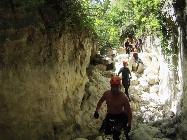 Supere os desafios de um desfiladeiro de nível baixo-médio 