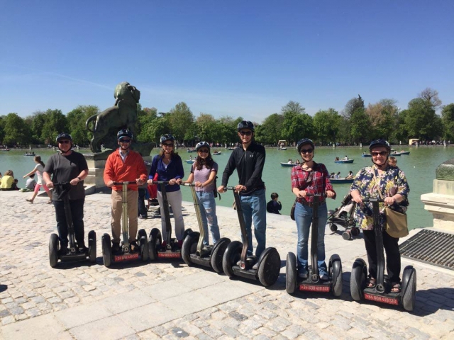  Segways próximo ao lago