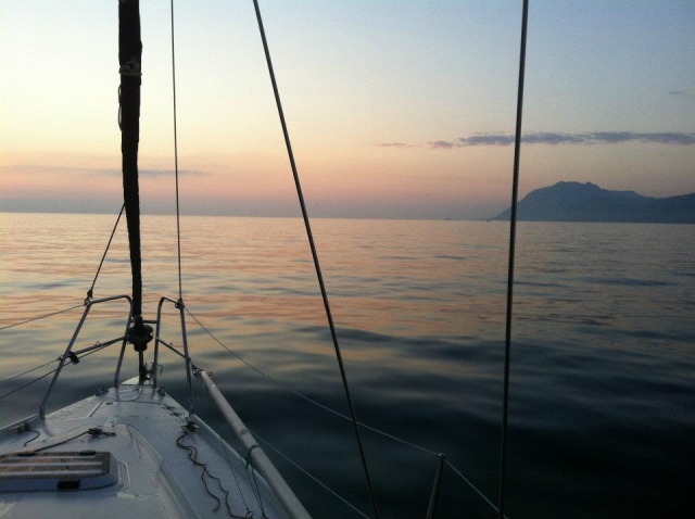 Paseo en barco con puesta de sol