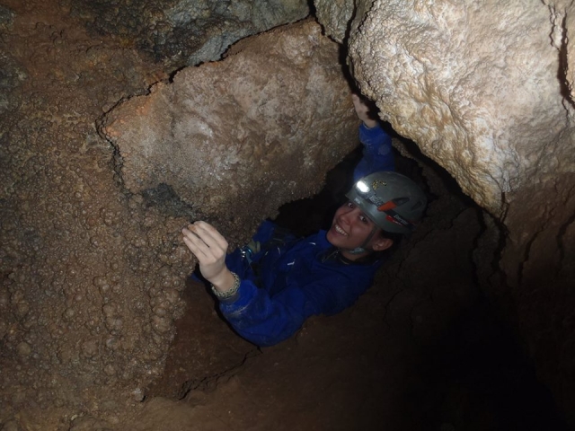 Pasos estrechos de la cueva